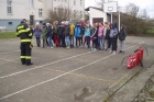 Ukázka hasicích přístrojů na gymnáziu